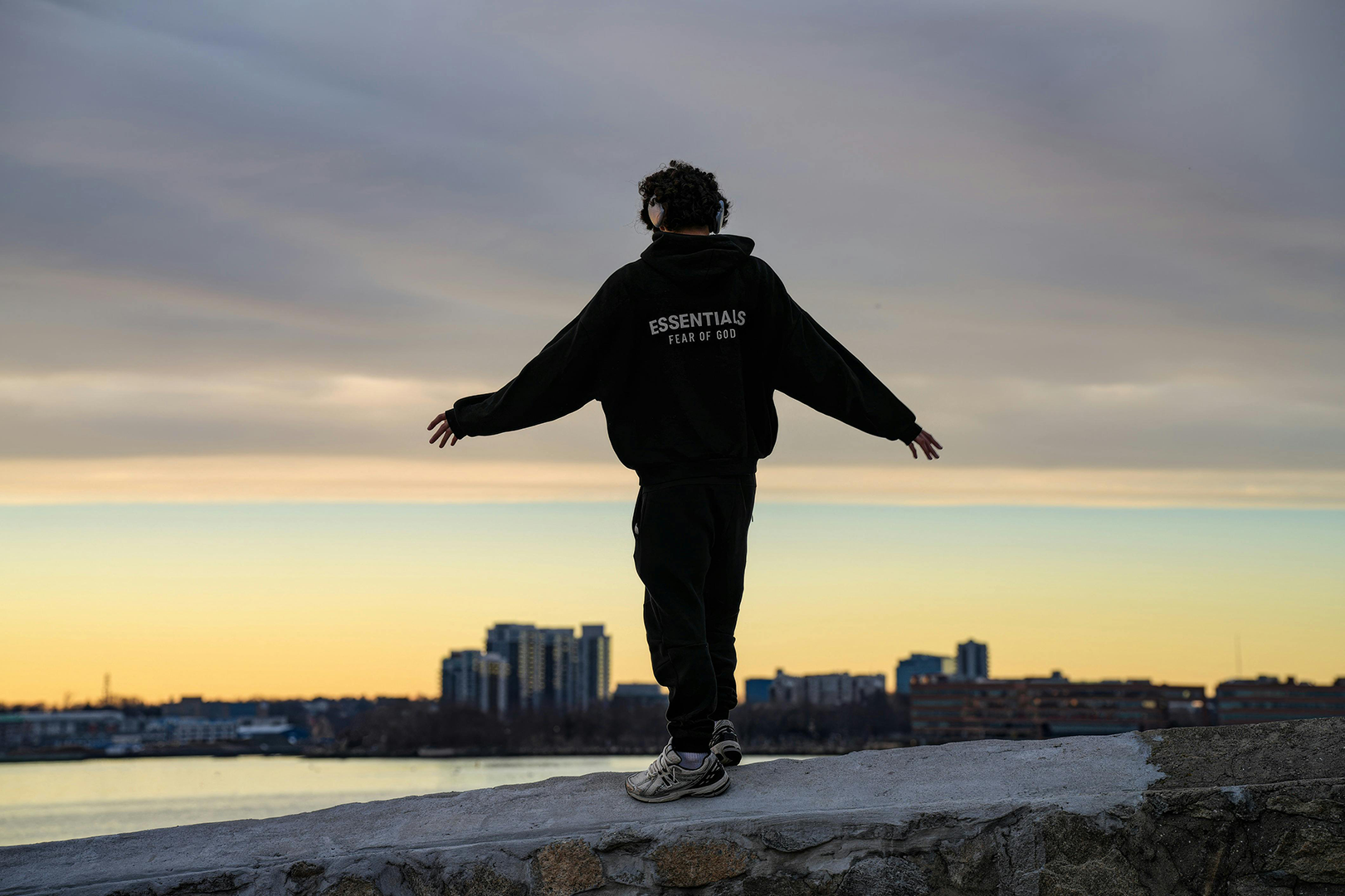 Essentials streetwear divatmárka